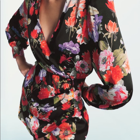 ZARA PRINTED SHOULDER PAD DRESS
MULTICOLORED - Picture 5 of 11